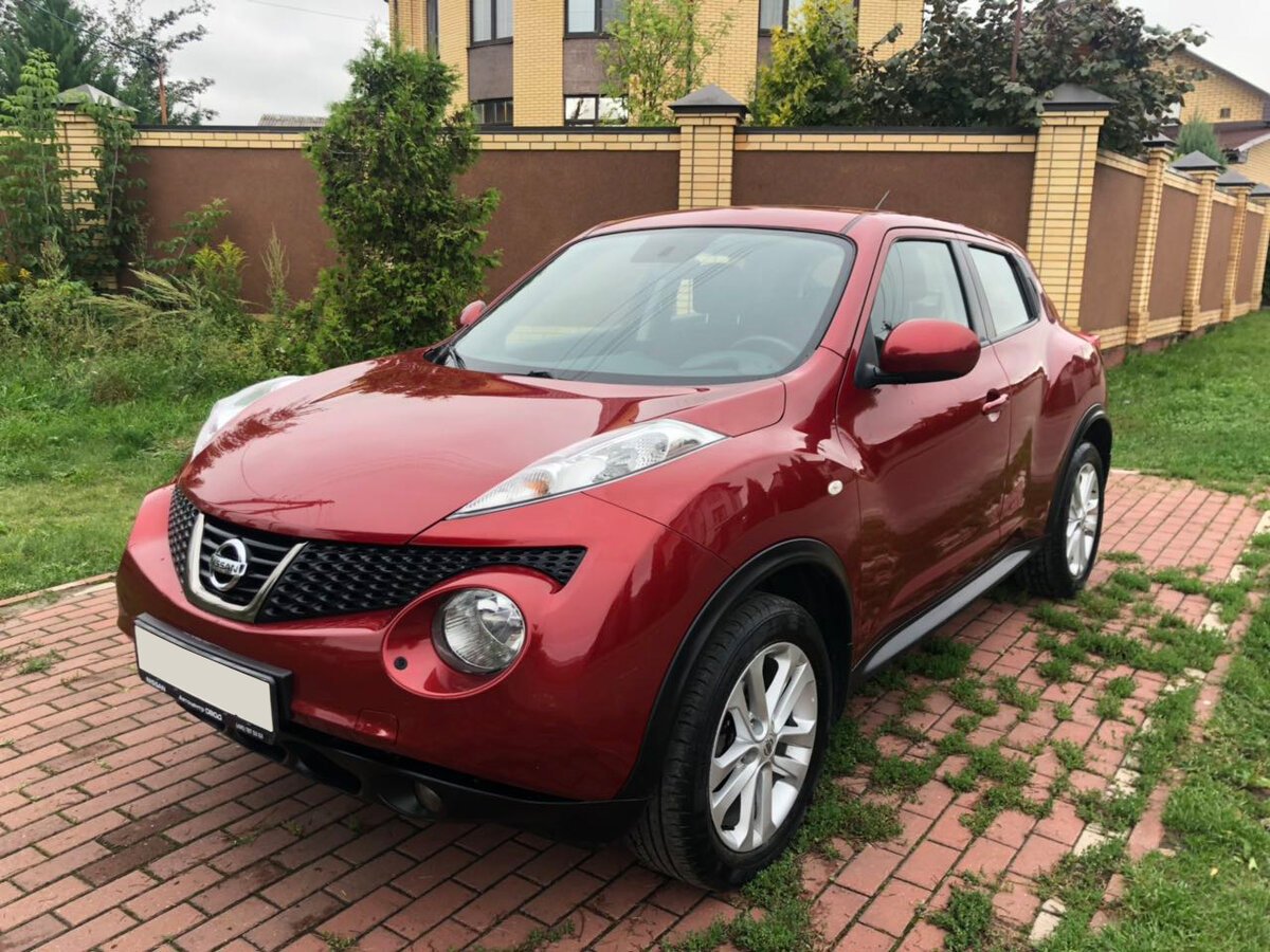 Nissan Juke 2011 красный