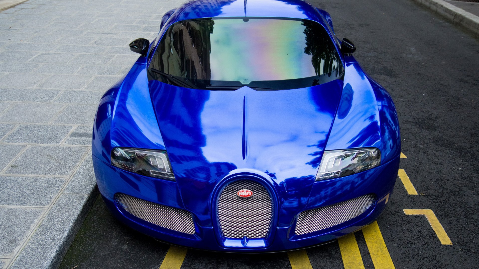Покажи синие машины. Бугатти Вейрон синяя. Bugatti Veyron синий. Бугатти. Хром. Bugatti Veyron Blue Chrome.