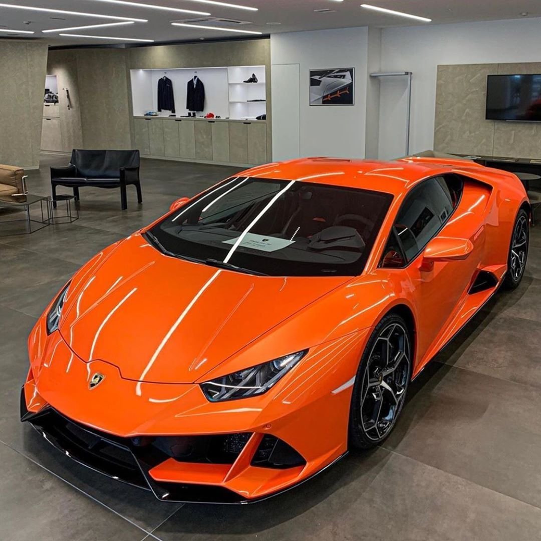 Спорткар Ламборджини авентадор Хуракан