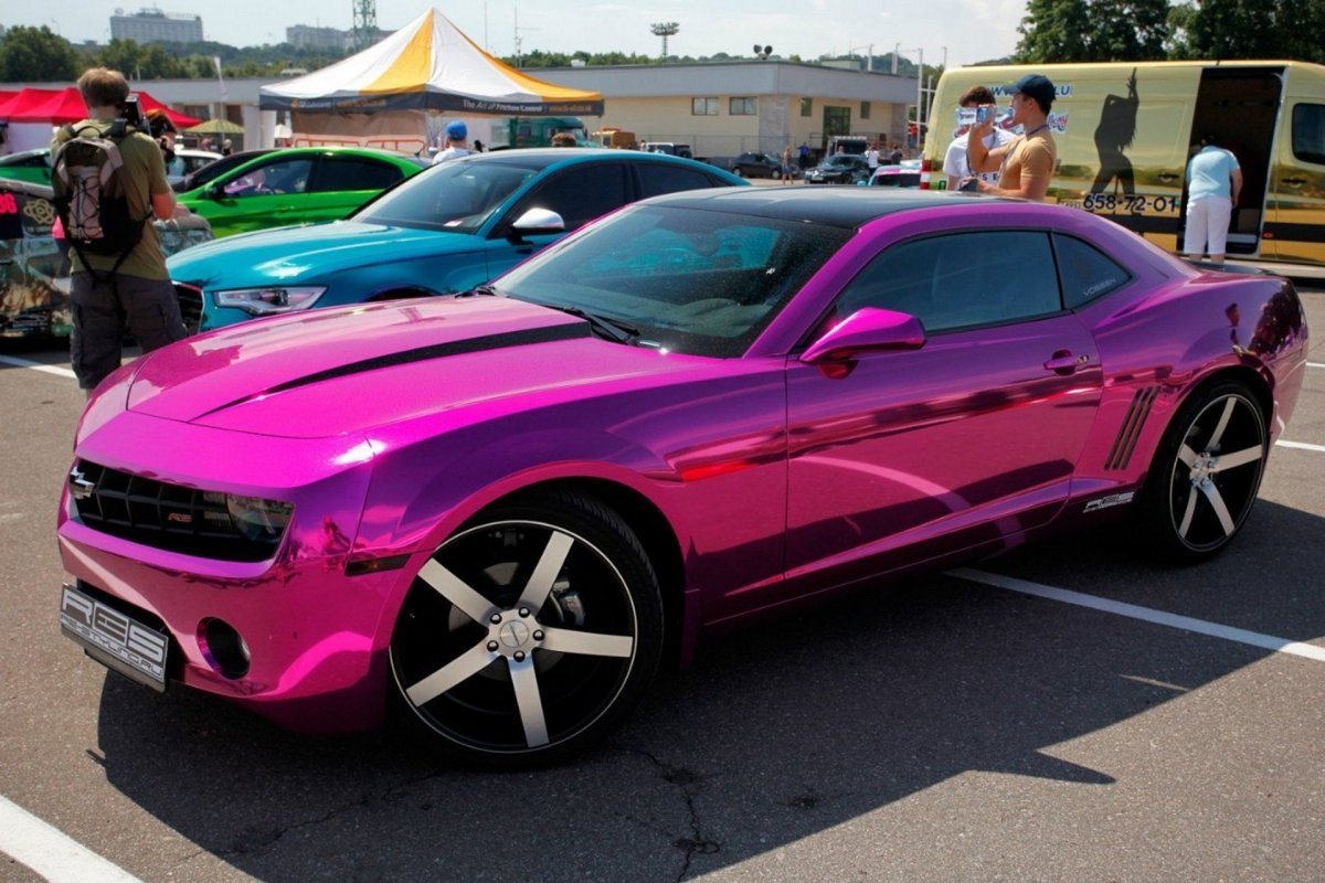 Chevrolet Camaro розовый