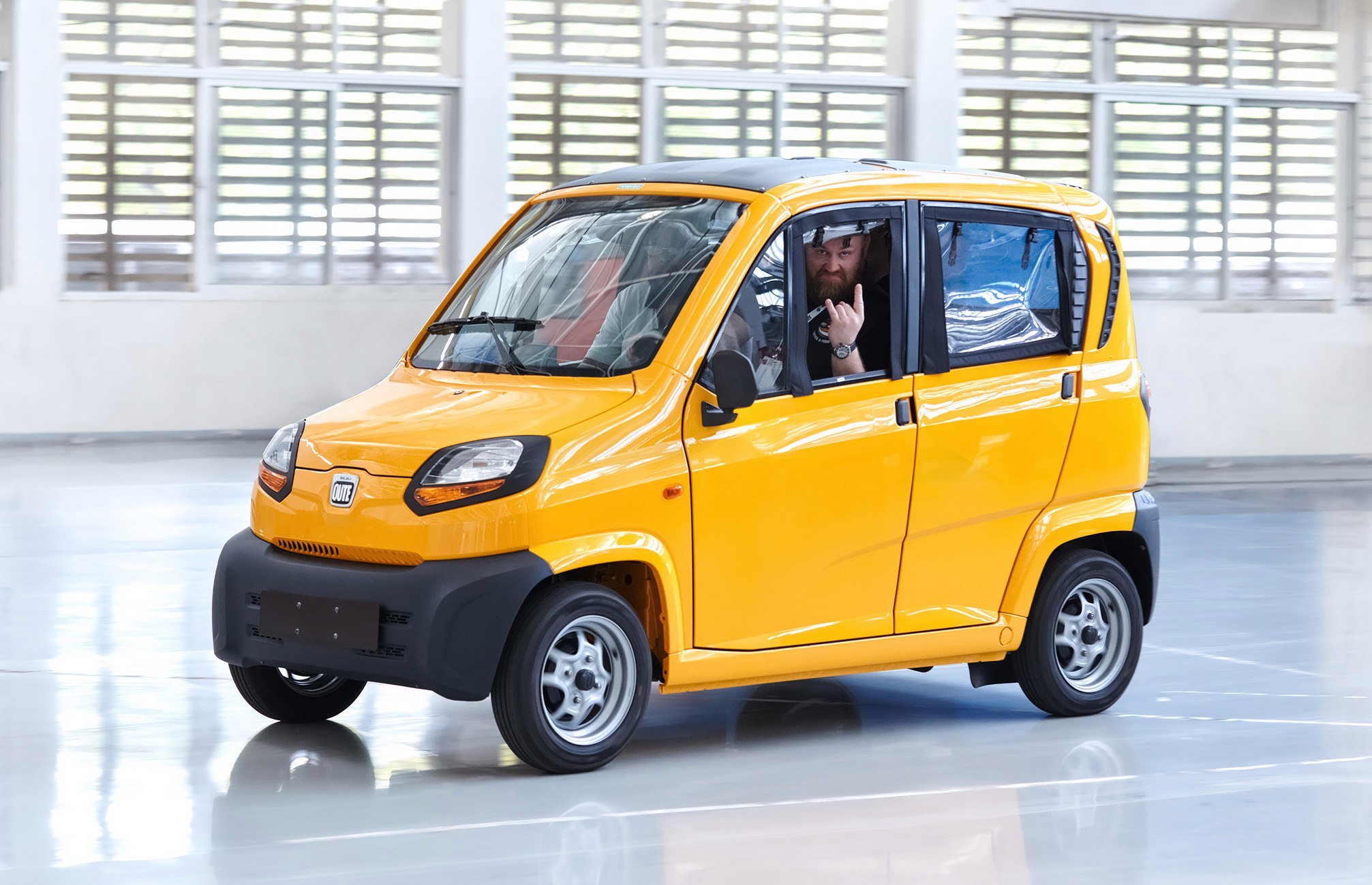 Самый дешевый автомобиль в 2024 году. Индийская машина Bajaj. Индийская малолитражка Bajaj. Bajaj Qute 2021. Tata Nano 2023.