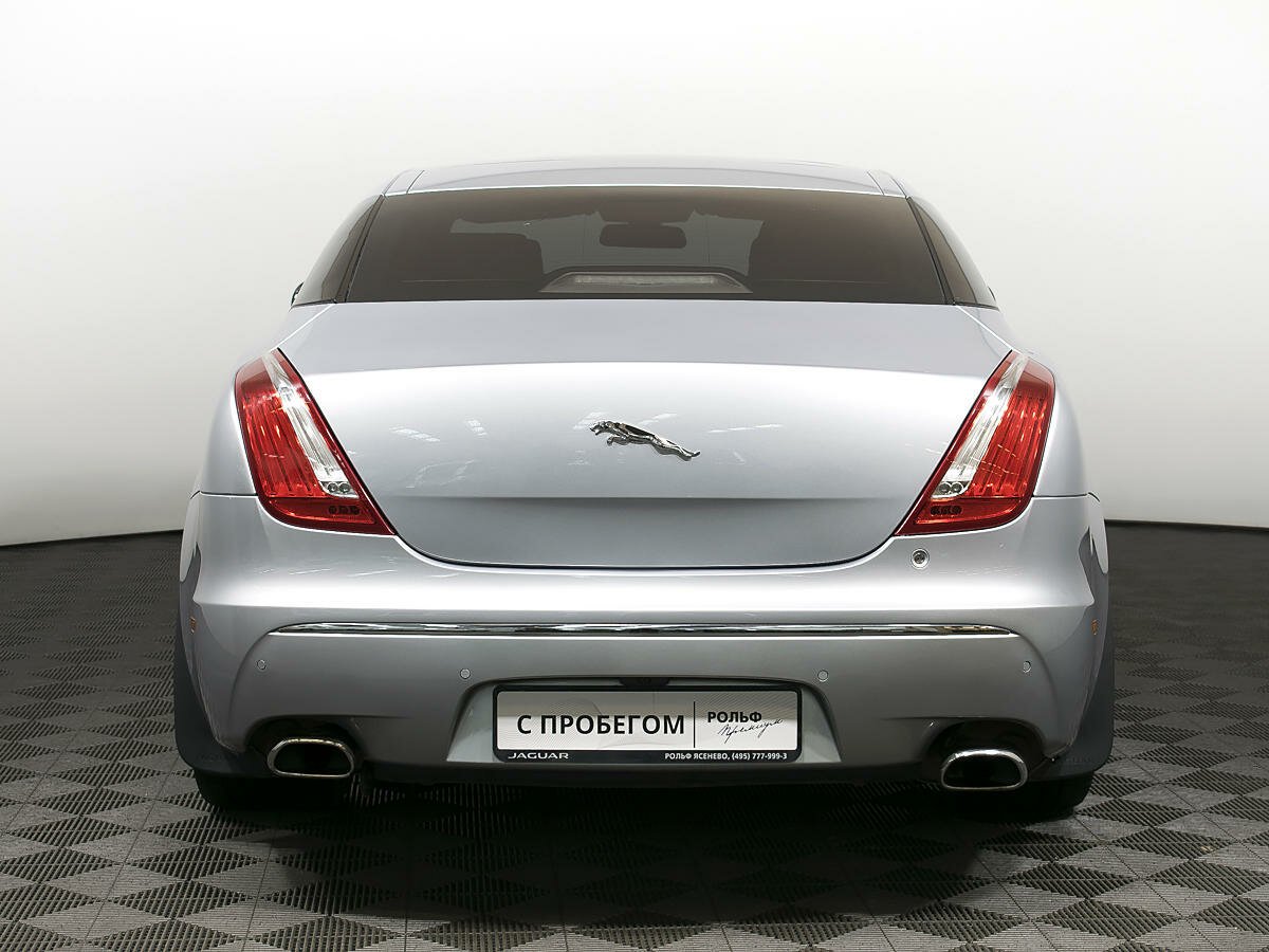 Ягуар XJ 2007 сзади