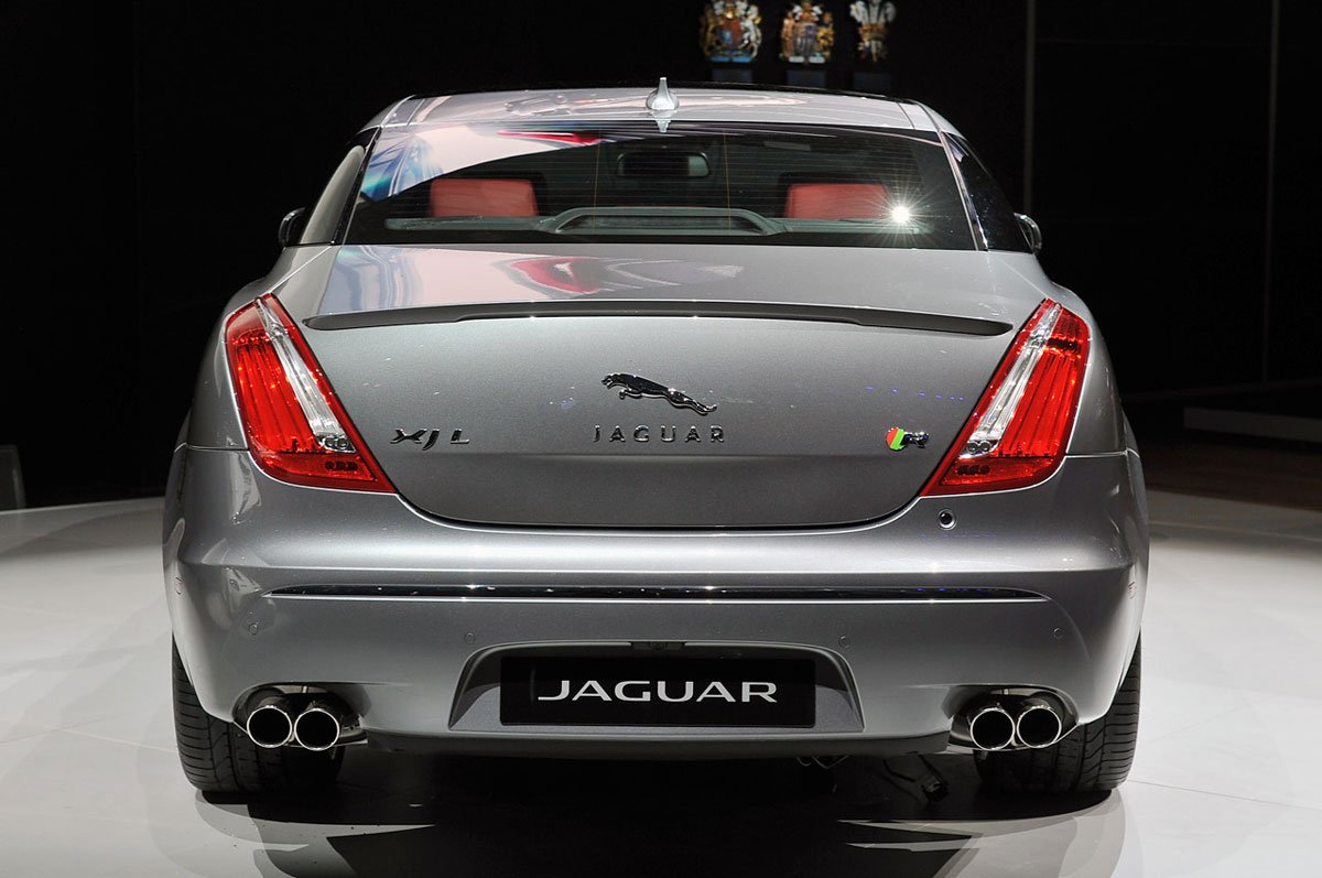 Ягуар XJ вид сзади