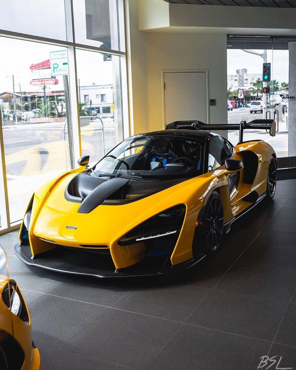 Машина MCLAREN Senna MCLAREN