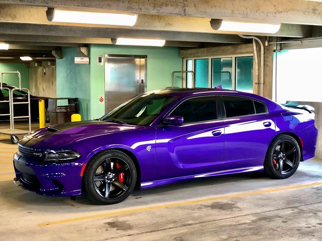 Dodge Charger 2022 фиолетовый