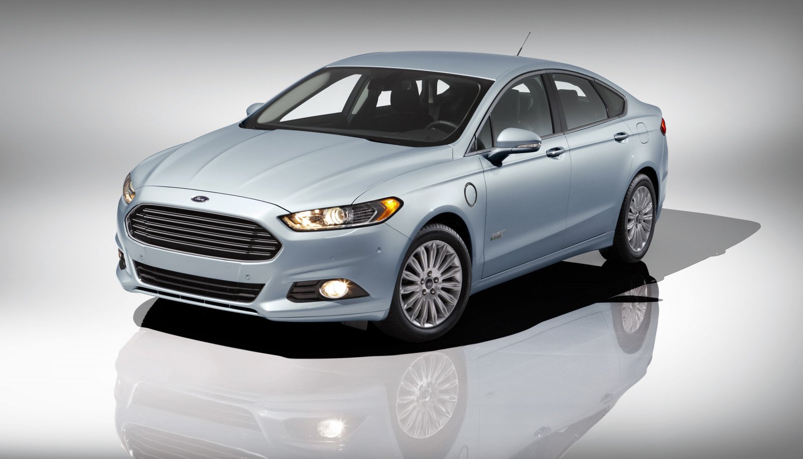 Машина форд качество и производитель. Ford Fusion седан 2013. Ford Fusion Hybrid 2013. Форд Фьюжн гибрид 2013. Форд Фьюжн 2.0.