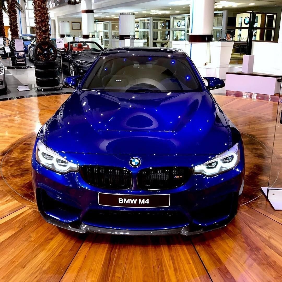 BMW m4 Mavi