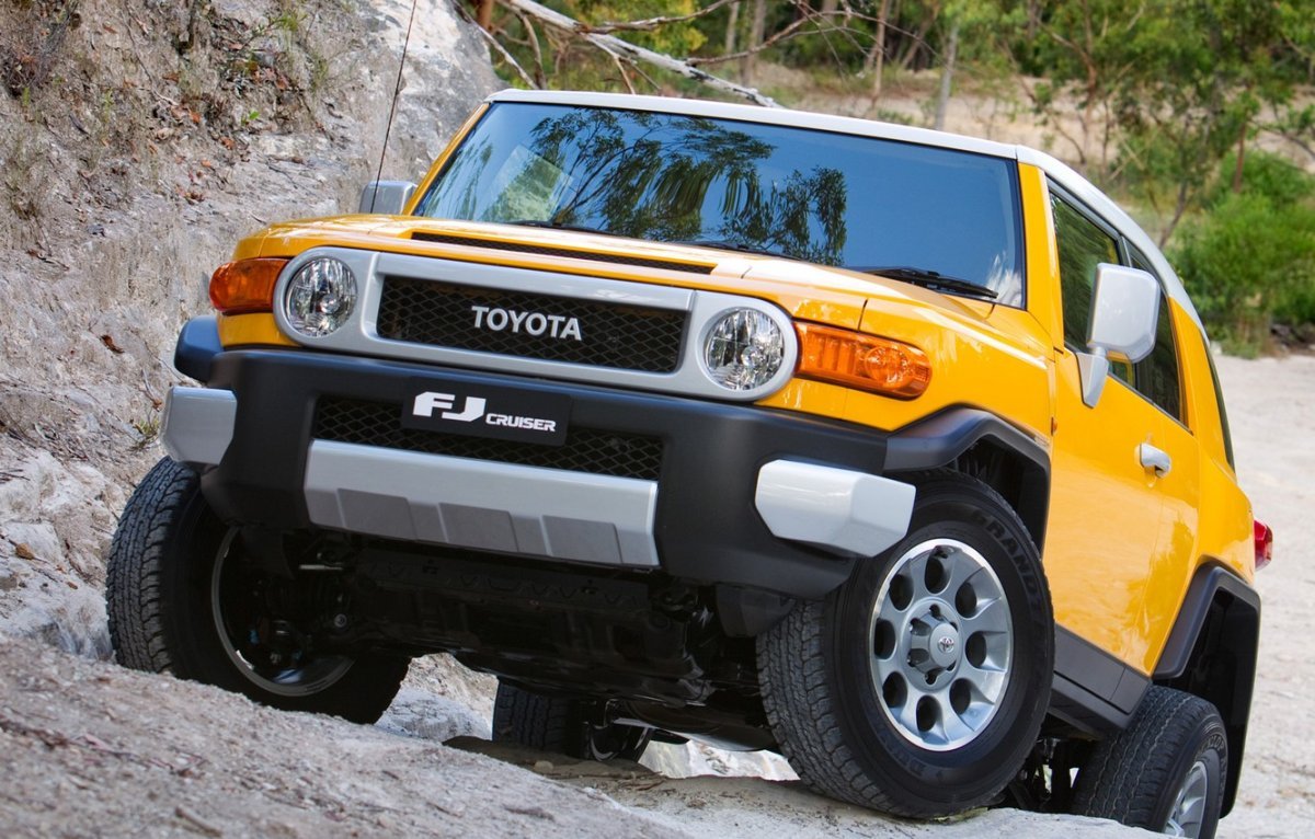 Toyota FJ Cruiser Yellow