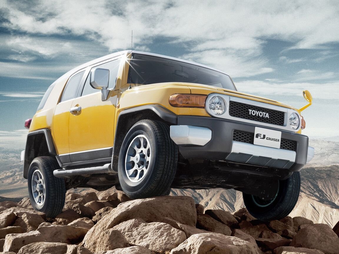 Toyota FJ Cruiser Yellow