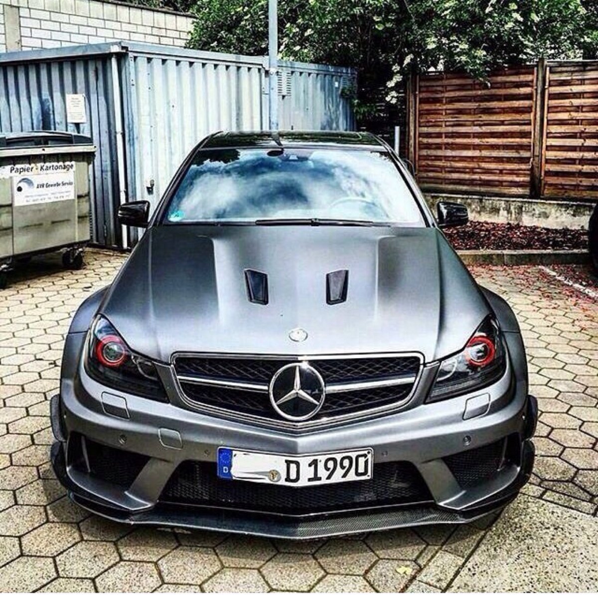 Mercedes Benz c63 AMG