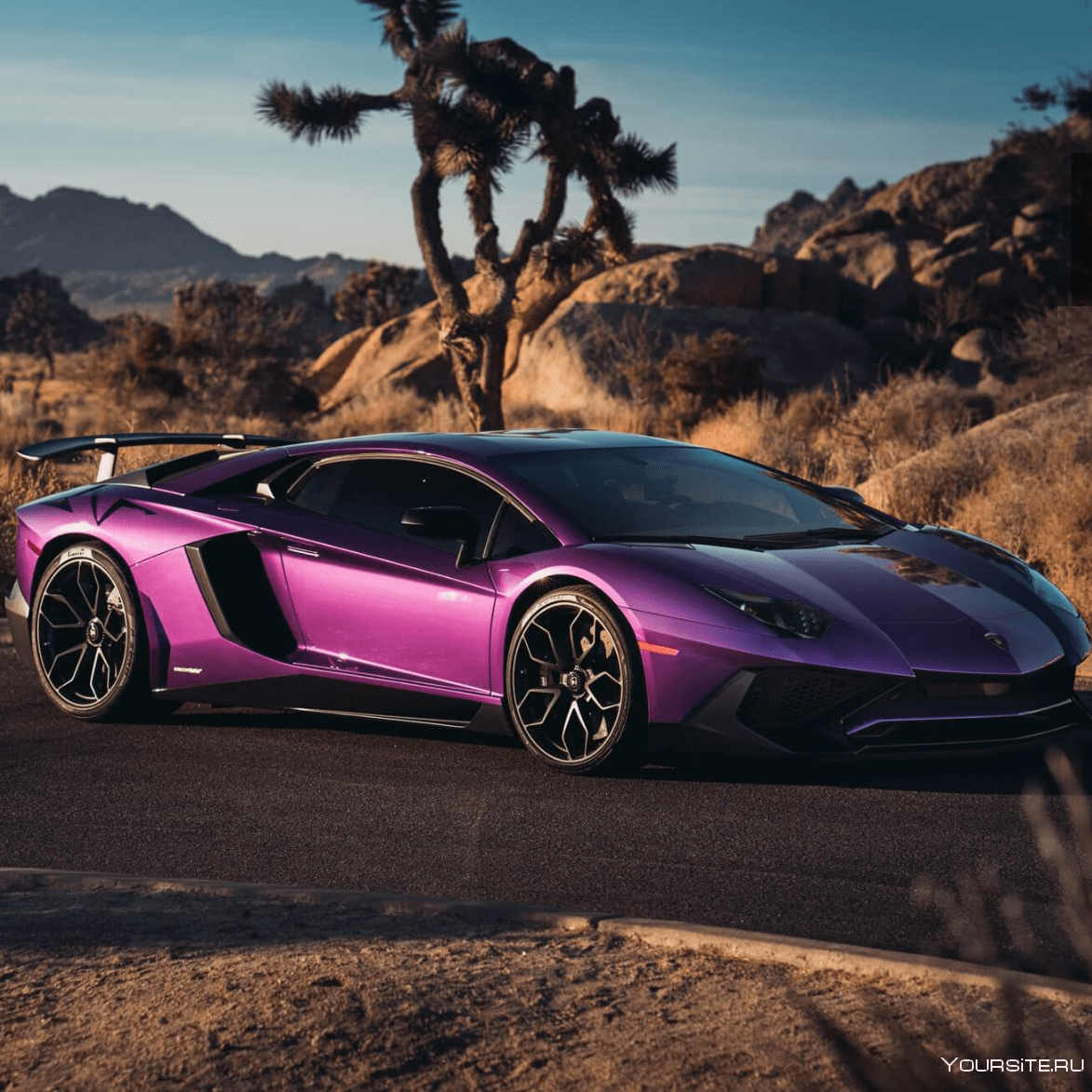 Lamborghini Aventador SV фиолетовый