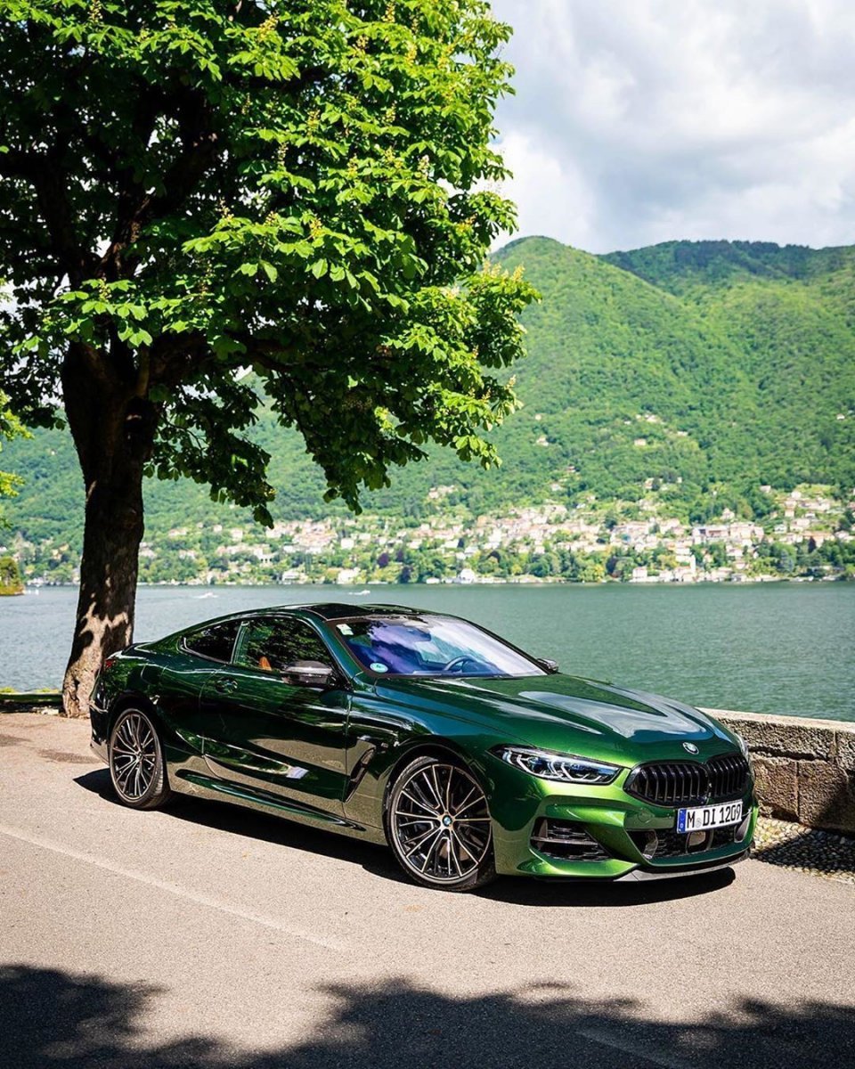 BMW m8 зеленая