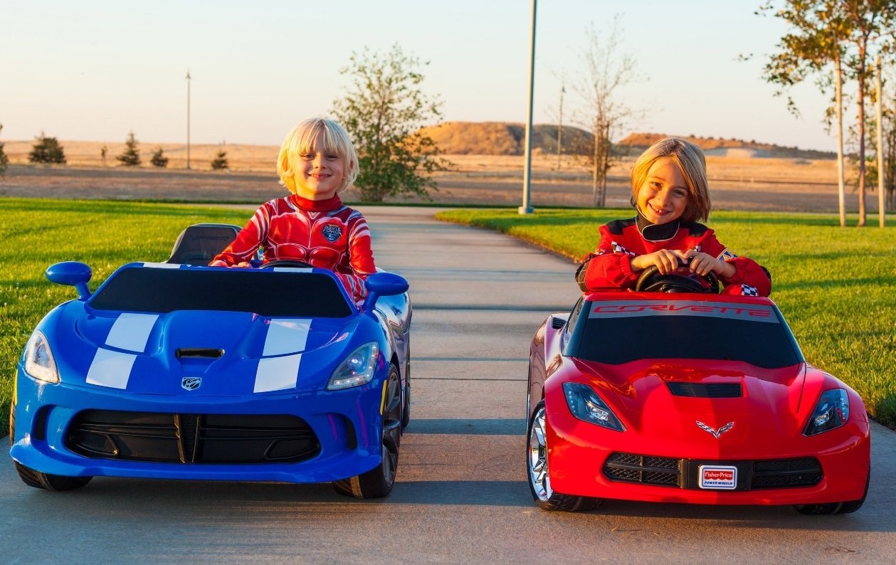 Мальчики делают машины. Детские машины. Машина для детей. Электромобиль. Детские электромобили.