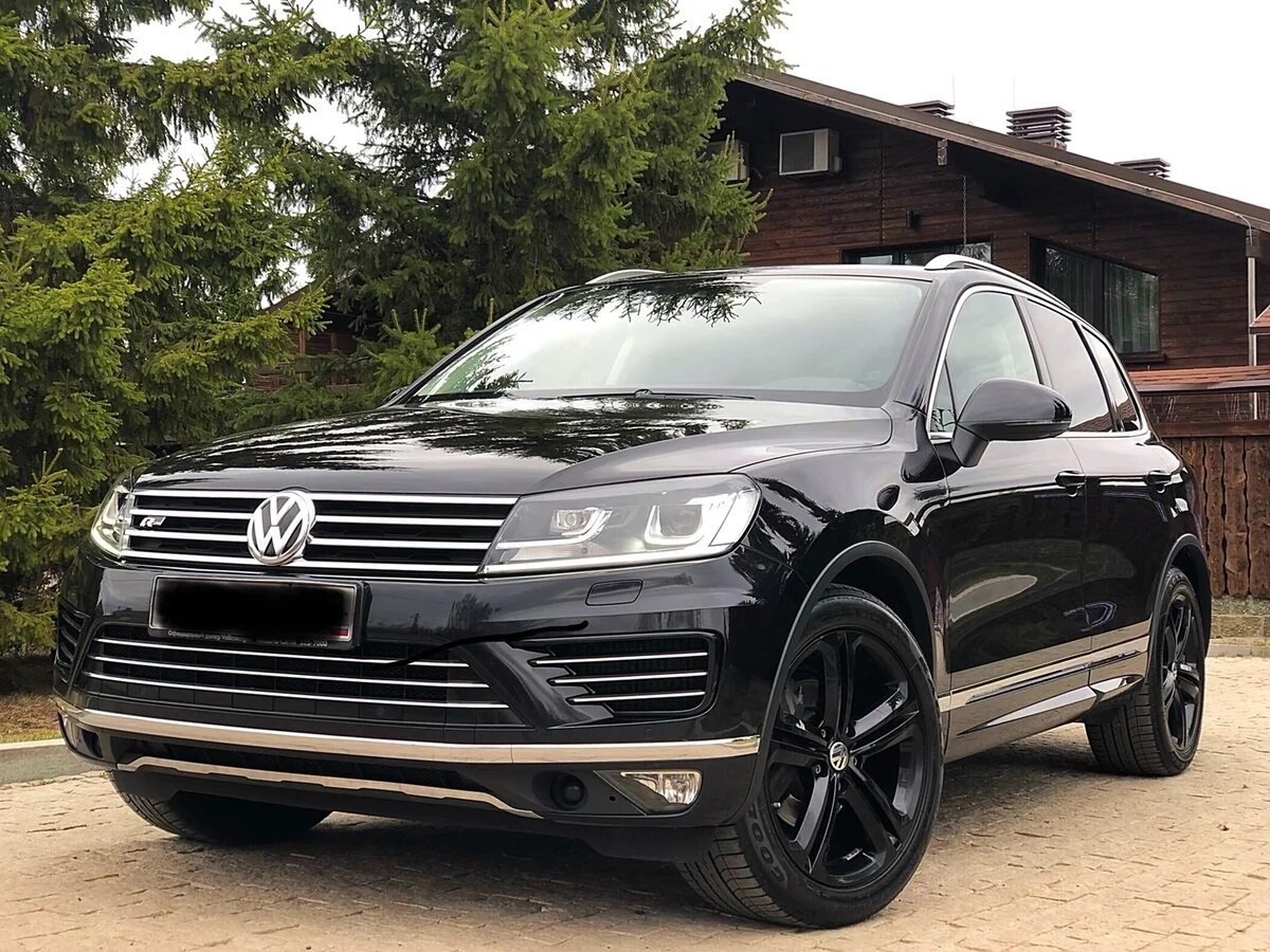 Volkswagen Touareg 2016 черный