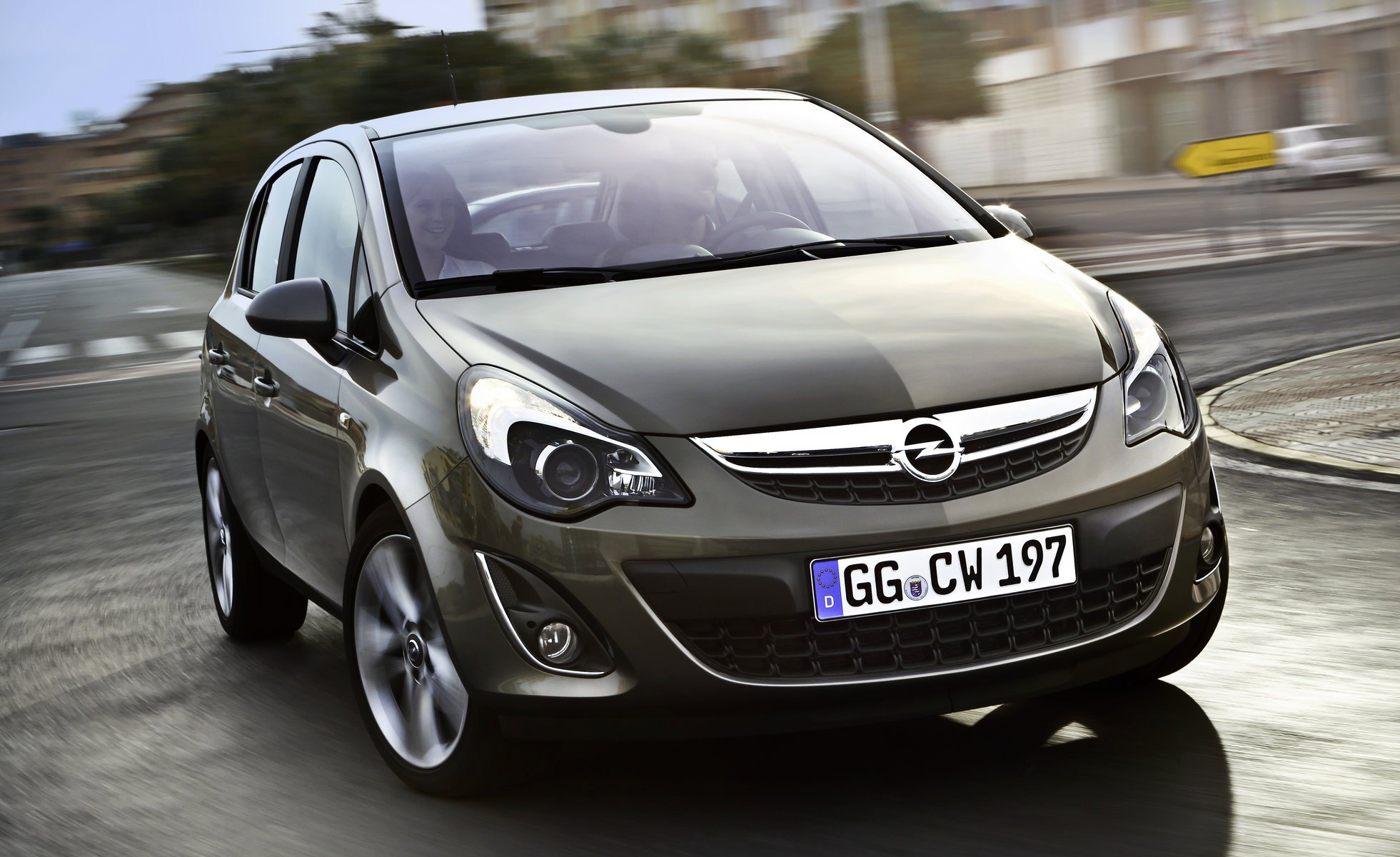 Автомобили опель с пробегом. Opel Corsa d 2014. Опель Корса 2015 хэтчбек. Opel Corsa 2010. Опель Корса 4 двери.