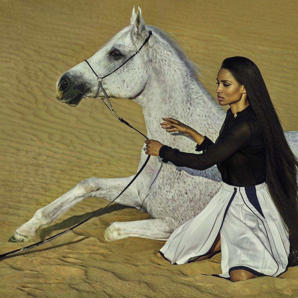 Арабские женщины на лошадях