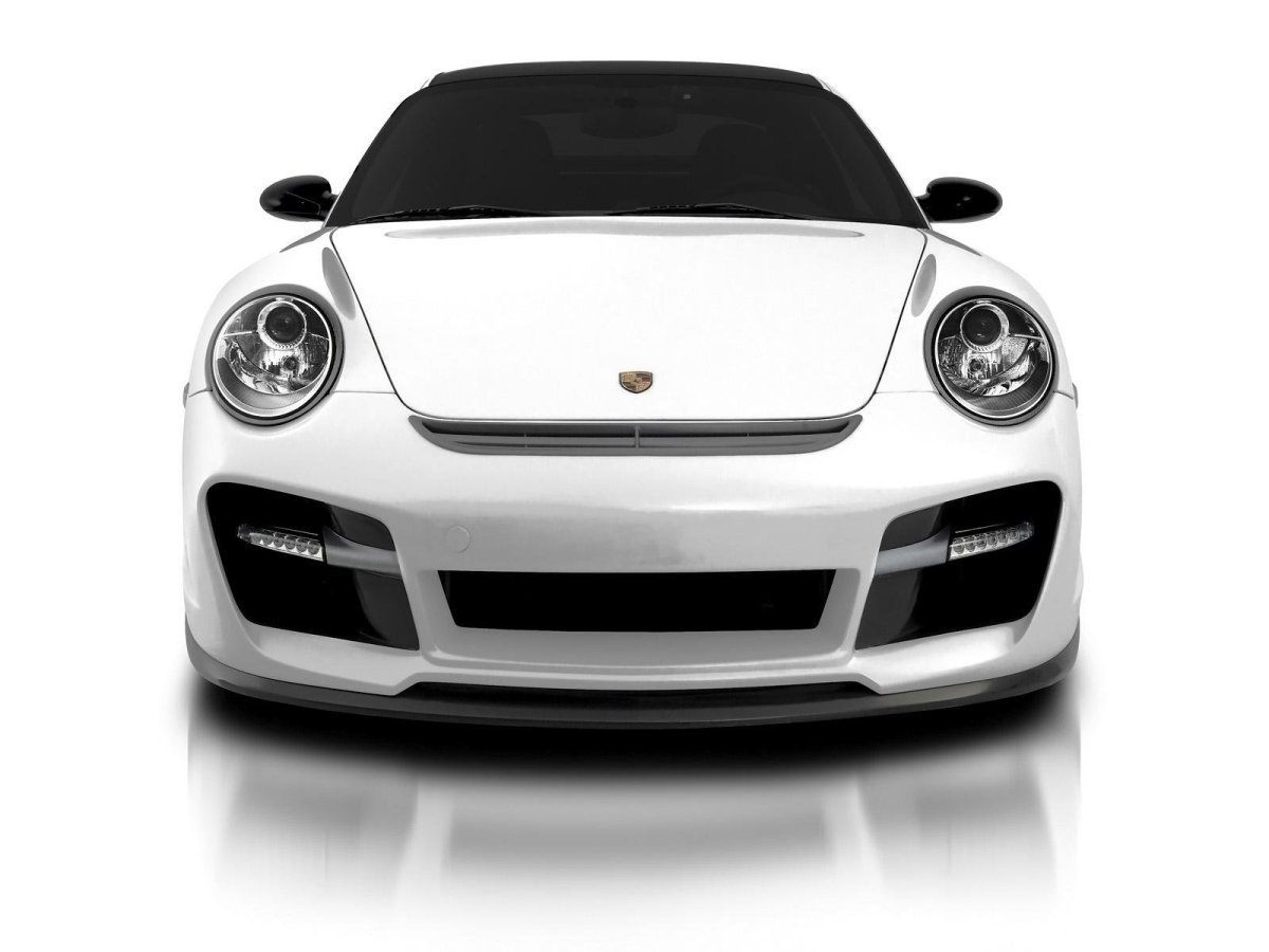 Порше 911 на белом фоне