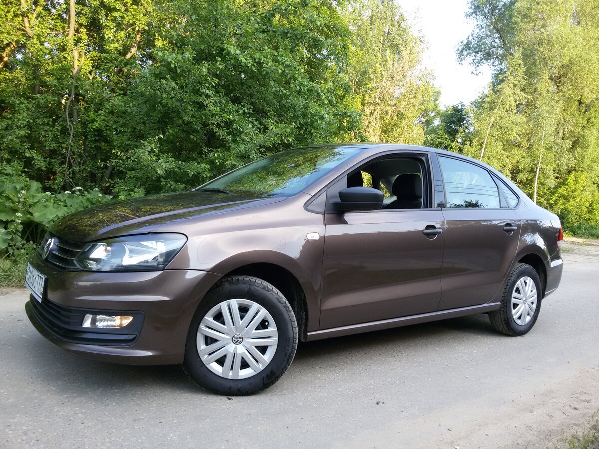 Volkswagen Polo 2015 коричневый