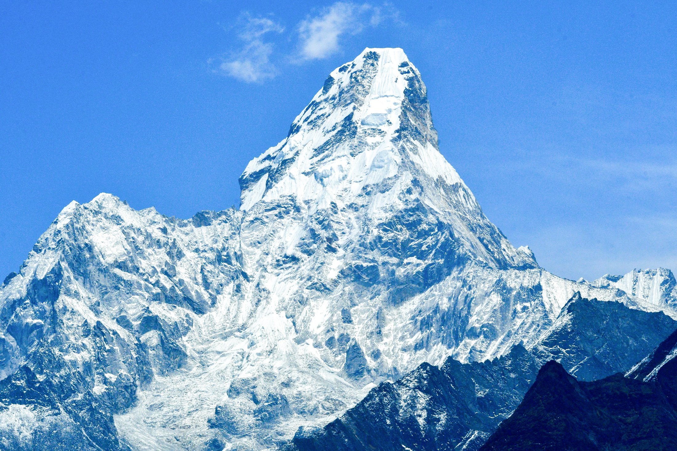 Самые высокие горы на земле география. Гора Эверест. Самая высокая гора. Гора Эверест высота. Самая высокая гора в мире.