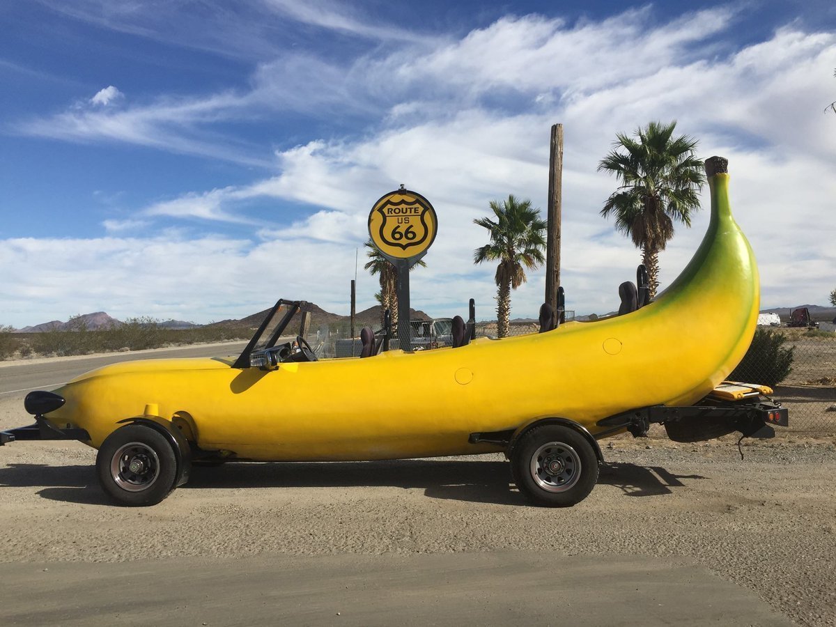 Машина в виде банана