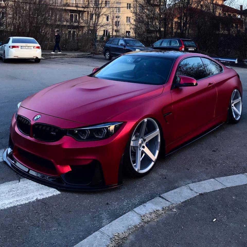 BMW m4 темно красная