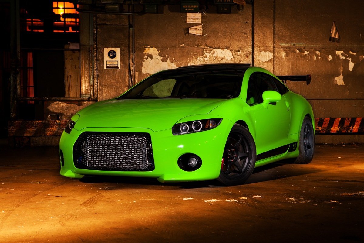 Mitsubishi Eclipse темно зелёный