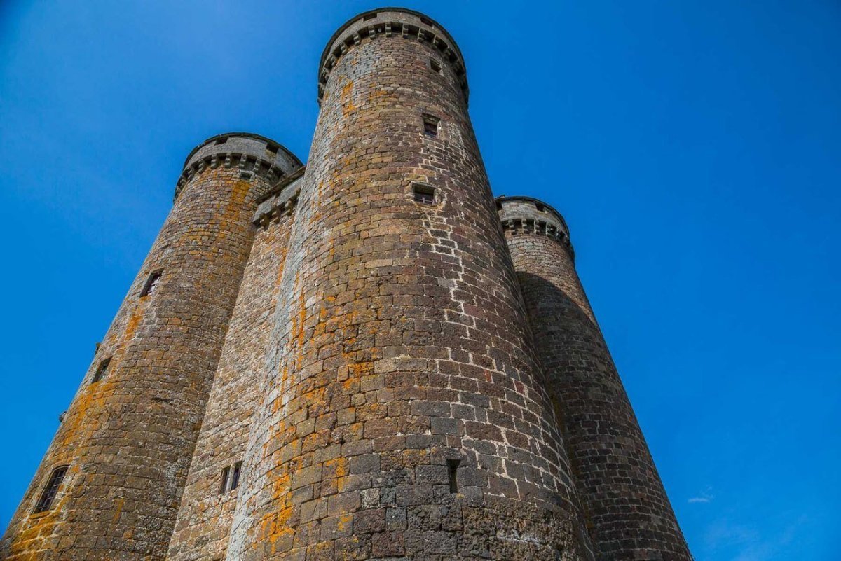 Замковая башня донжон