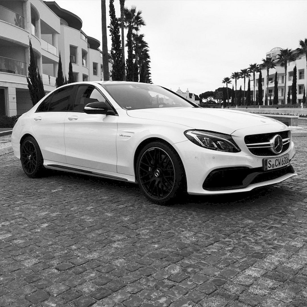 Mercedes Benz c63 AMG белый