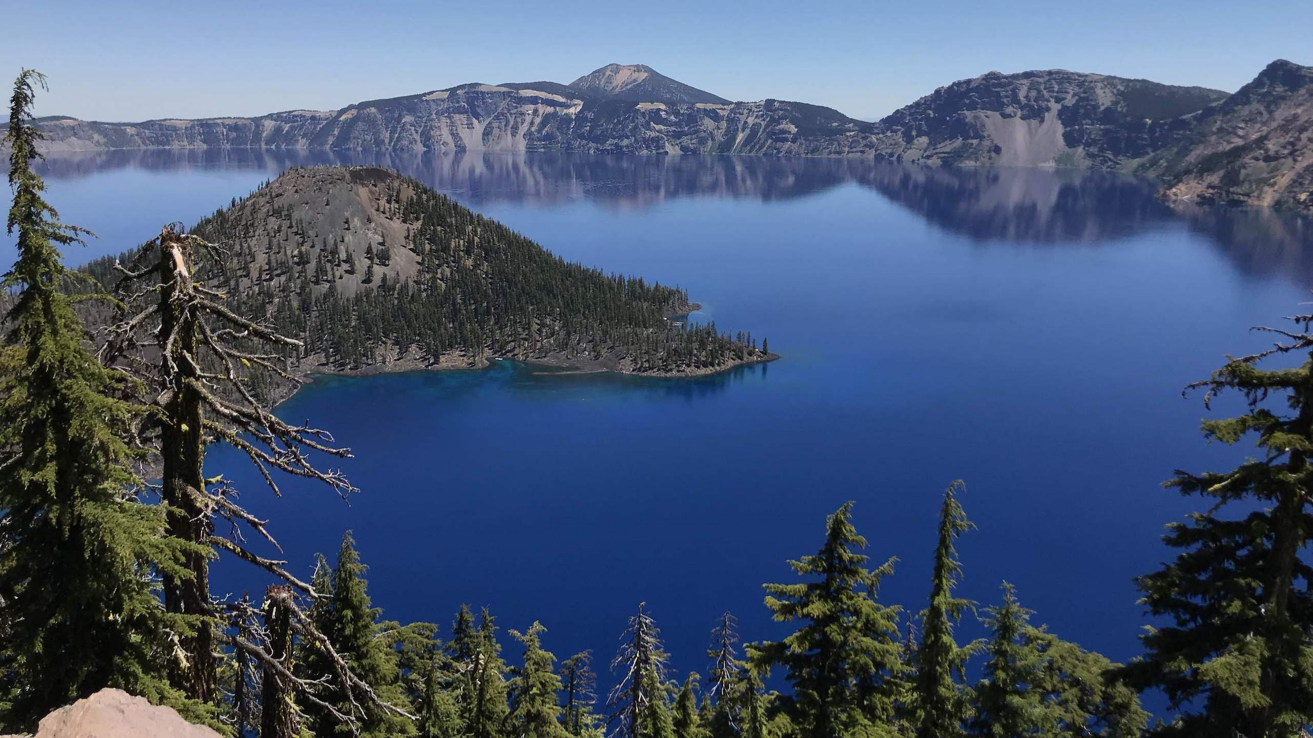 Кратерное озеро в Орегоне. Озеро Крейтер США. Озеро Крейтер, штат Орегон, США. Орегон Крейтер Лейк. Озеро на севере материка