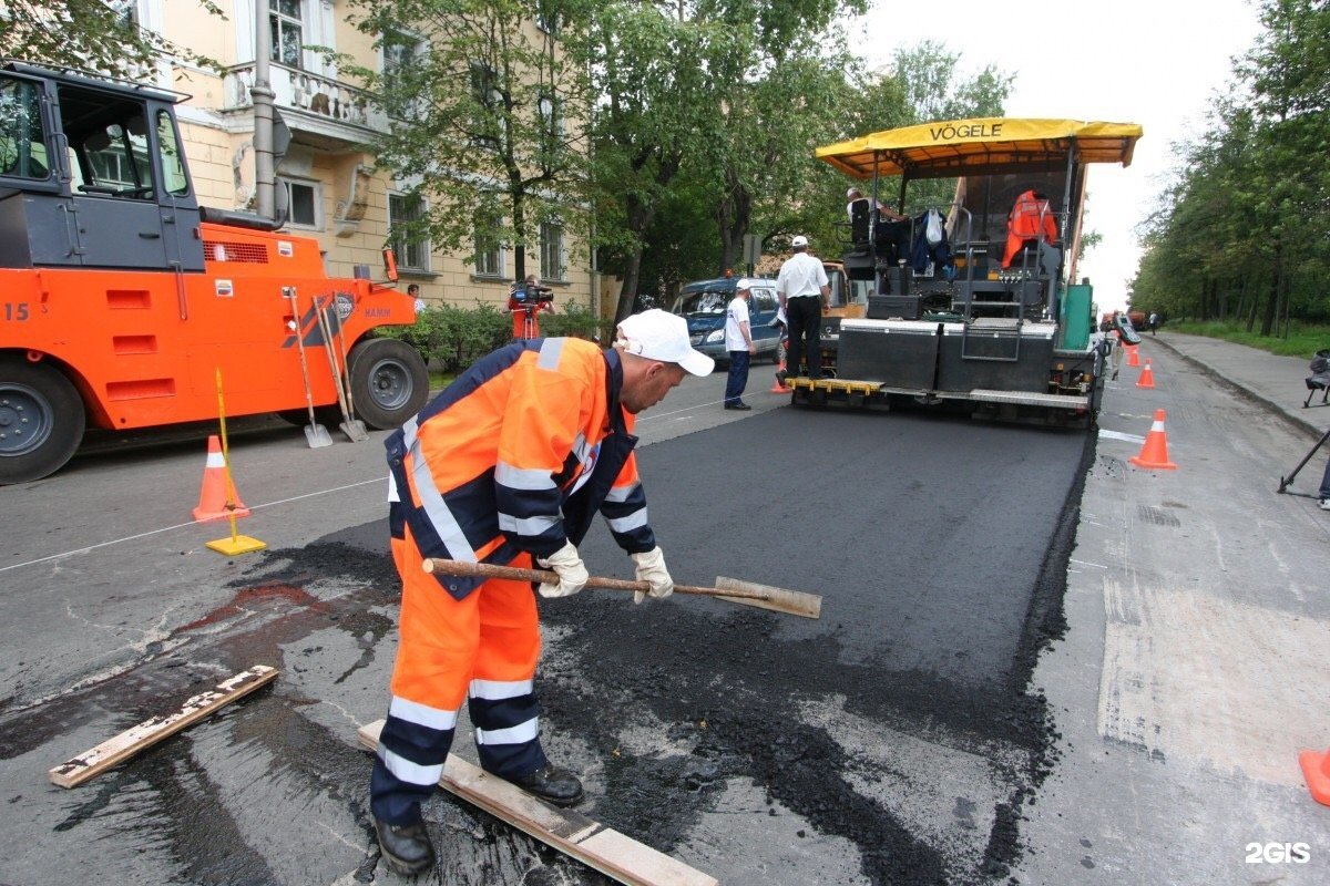 Кладут асфальт