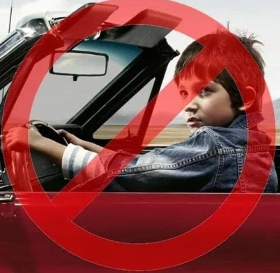 Подросток за рулем автомобиля