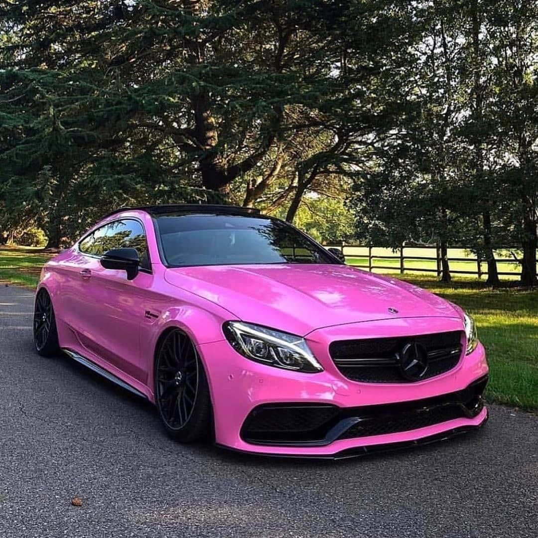 Мерседес c63 AMG розовый
