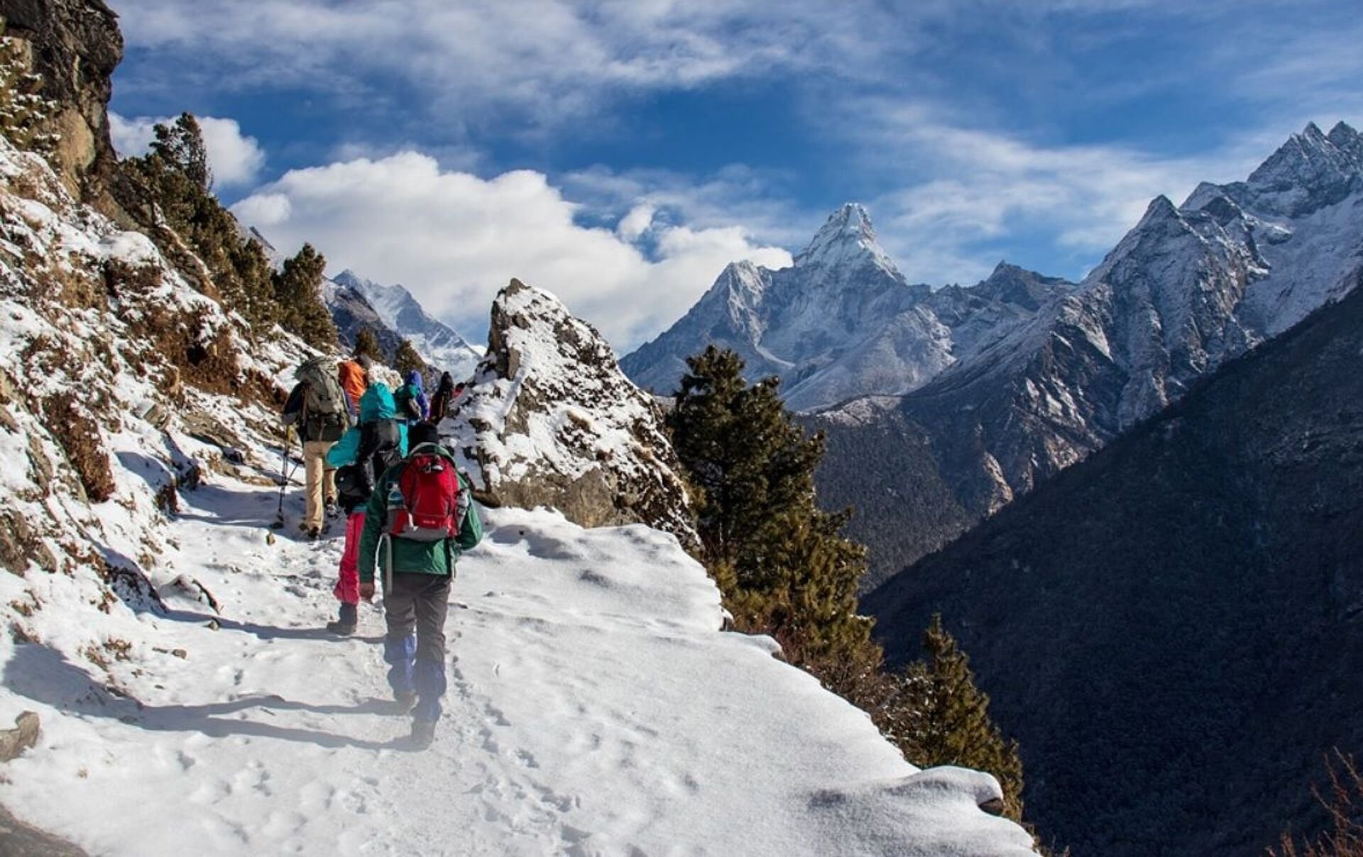 Переехать в горы. Гималаи Эверест восхождение. Непал Гималаи туризм. Непал Гималаи Эверест. Непал хайкинг.