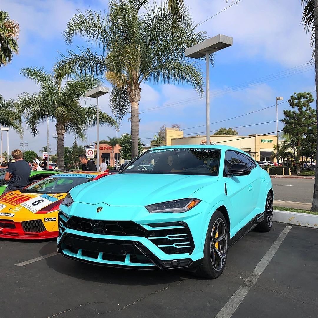 Lamborghini Urus Blue