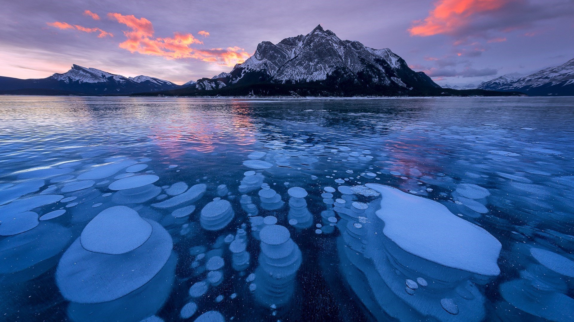 Пузырьки на байкале. Метановые пузыри на Байкале. Водоем Эйбрахам, Канада.