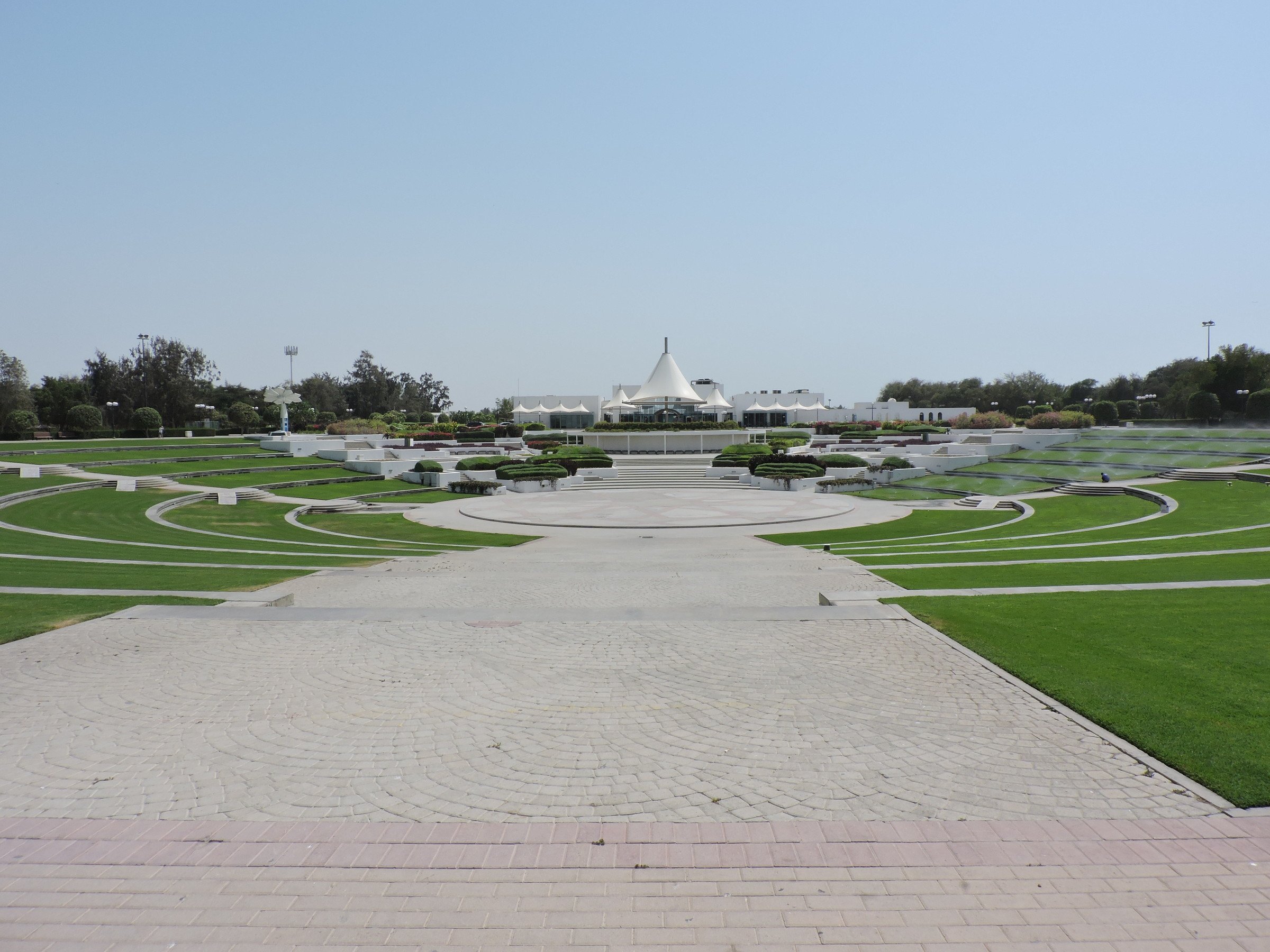 Парк аль мамзар. Парк Аль Мамзар Дубай. Пляжный парк Аль Мамзар в Шардже. Пляж Аль Мамзар в Дубае. Парк Аль-Мамзар Дубай подводная охота.