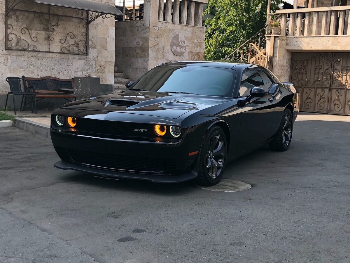 Dodge Challenger черный