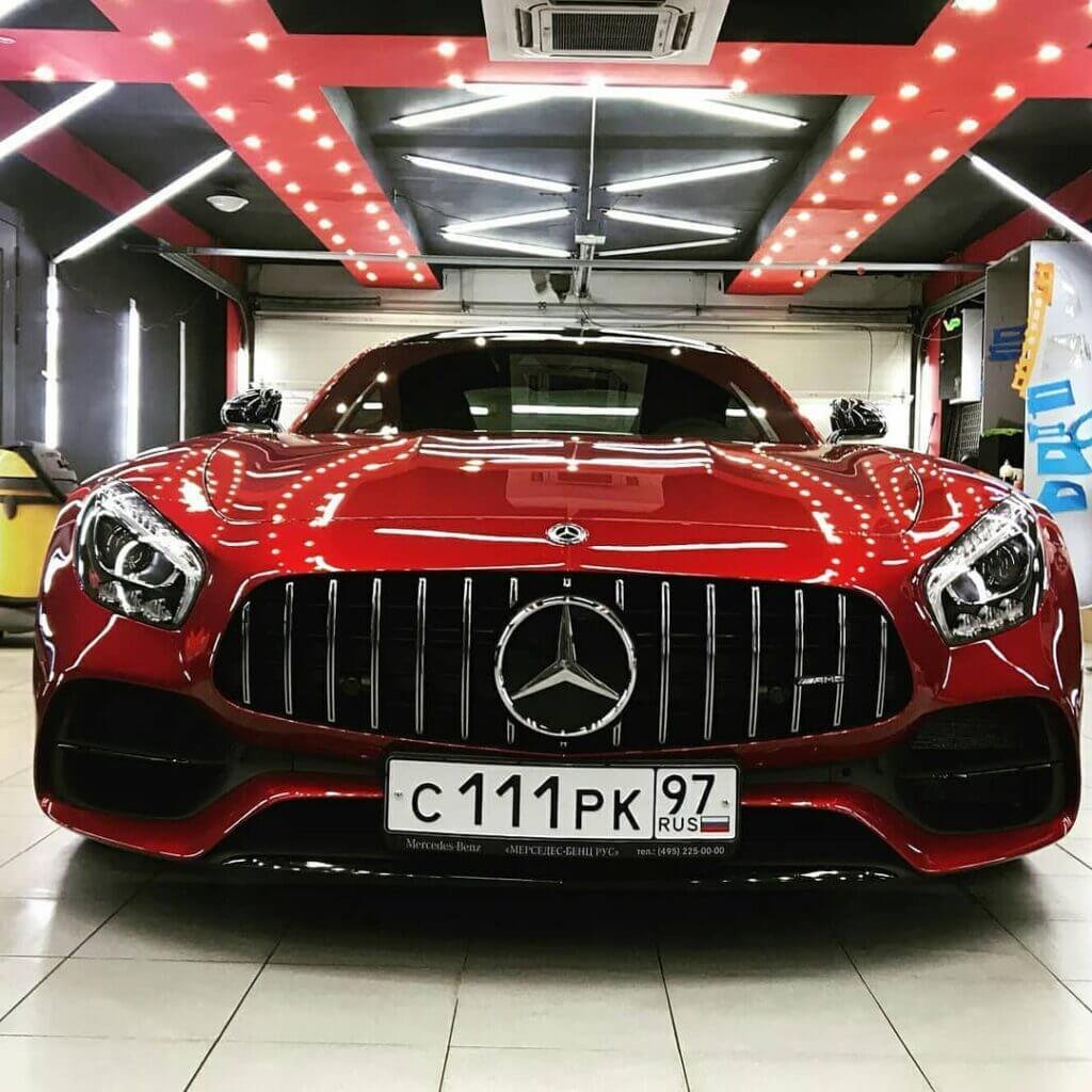 Mercedes AMG gt в гараже