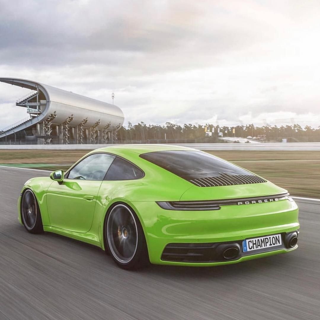 Porsche Panamera 2020 зеленая