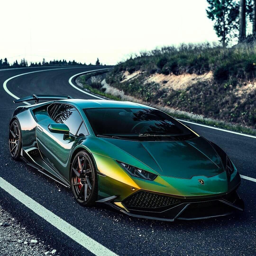 Спорткар Ламборджини авентадор Хуракан