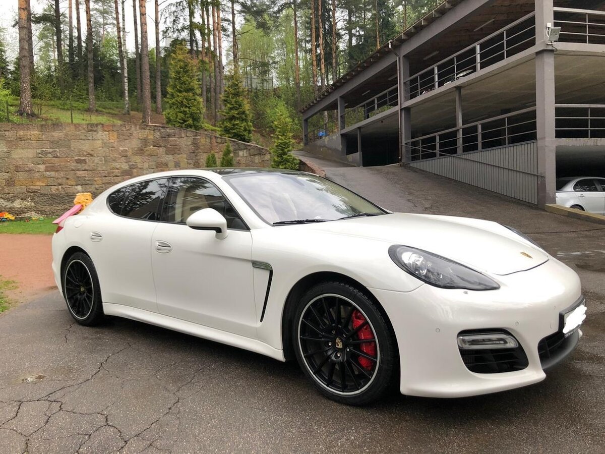 Porsche Panamera белый