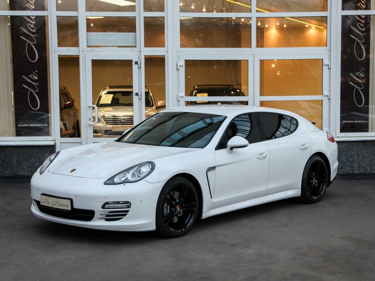 Porsche Panamera белый