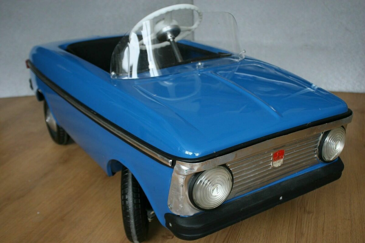 Советский педальный Москвич