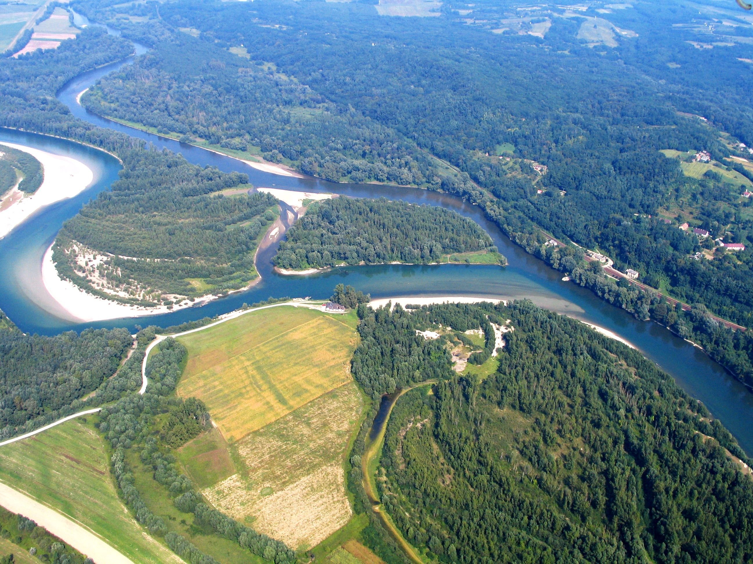 Приток фото. Река Сава Хорватия. Река драва Австрия. Реки Словении Сава драва. Река драва Венгрия.