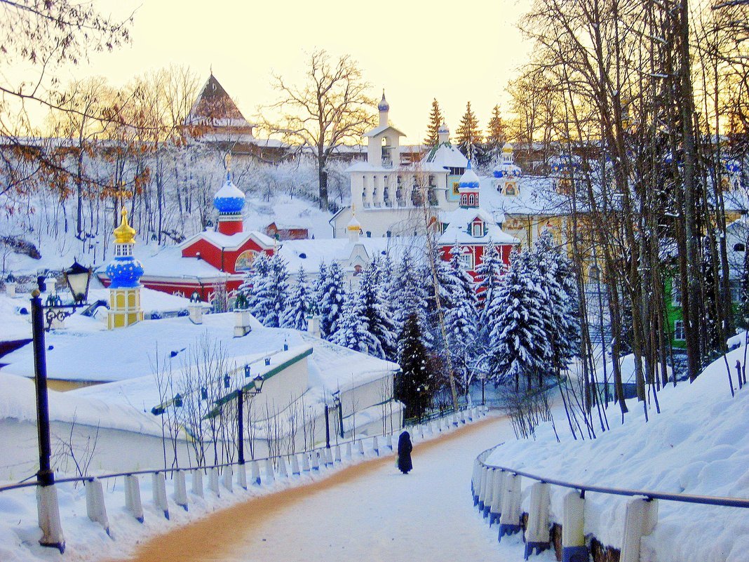 Псково-Печерский монастырь зимой