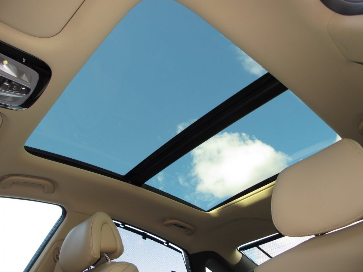 Glass sunroof Toyota