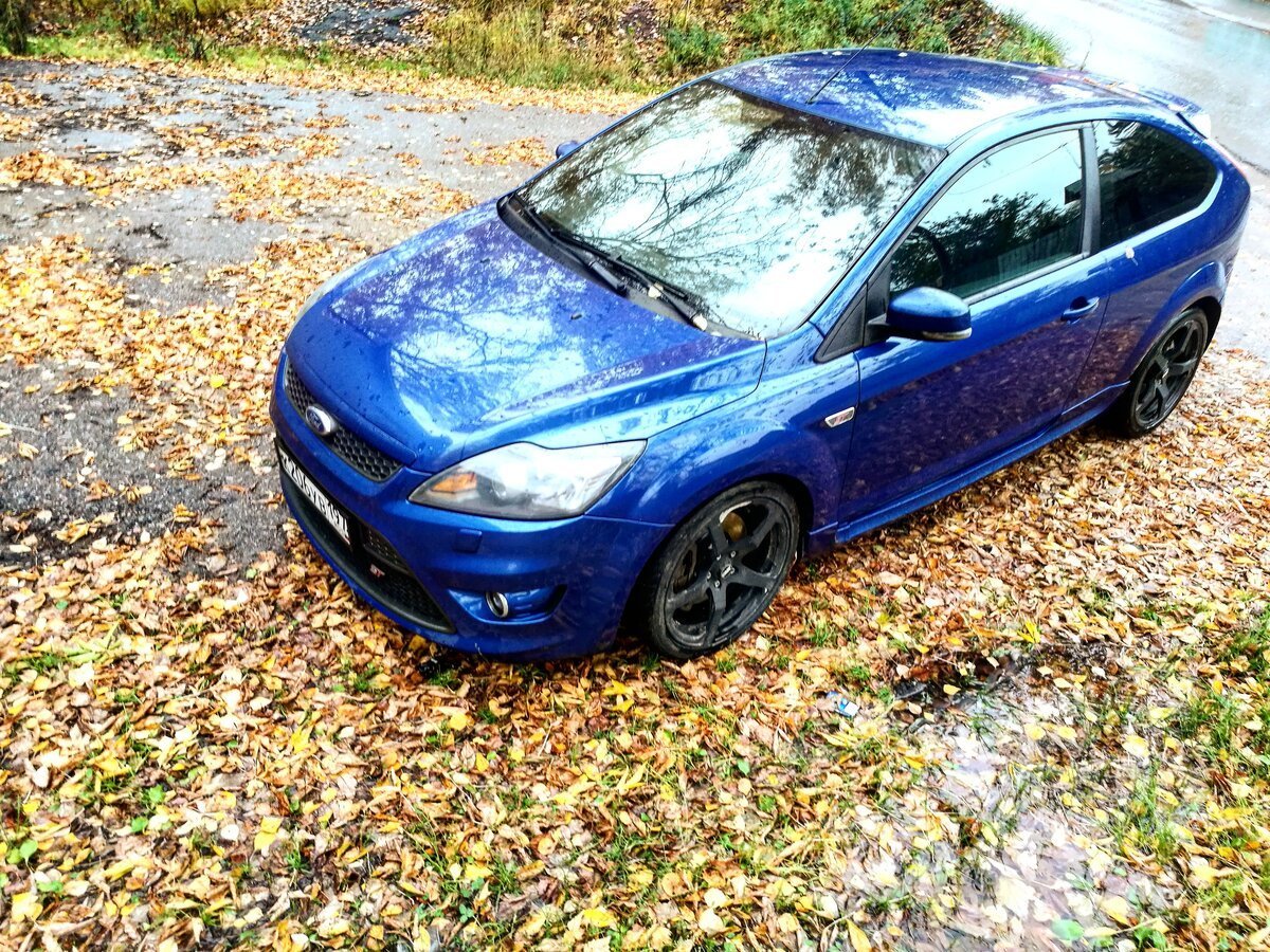 Ford Focus 2 Hatchback синий