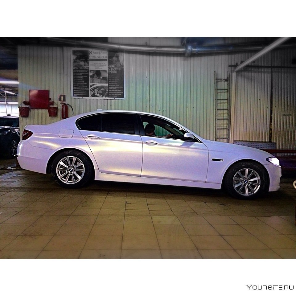 БМВ белый матовый перламутр