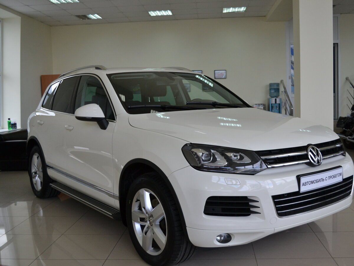 Volkswagen Touareg 2010 белый