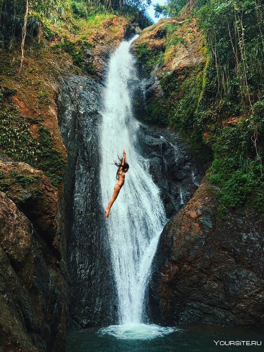 Прыжок с водопада